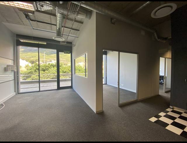 226M² OFFICE TO LET IN ZONNEBLOEM